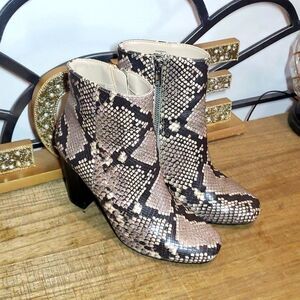 Steve Madden Pixie Tan, Black Snake Print Block Heel Ankle Bootie Sz 7.M